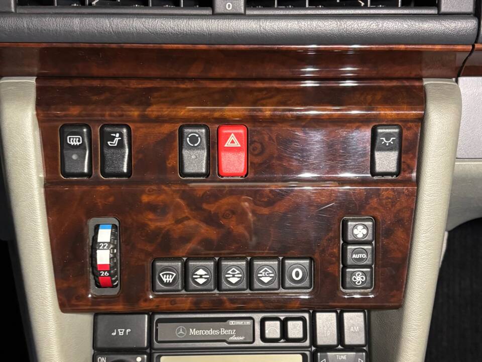 Bild 19/20 von Mercedes-Benz E 200 (1996)