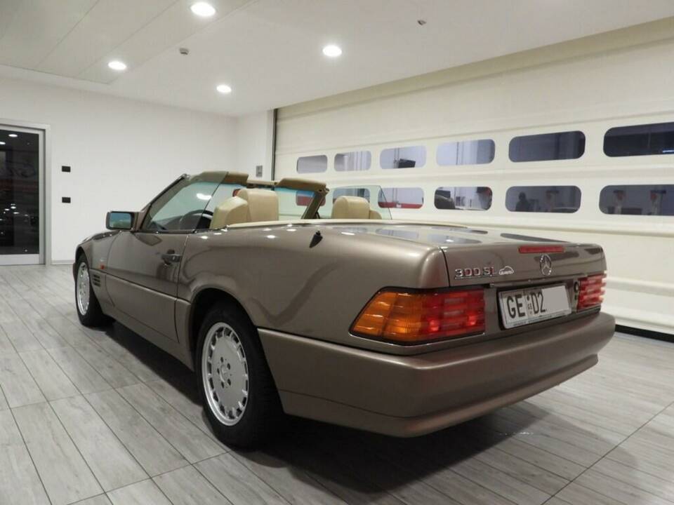 Afbeelding 3/14 van Mercedes-Benz 300 SL-24 (1990)