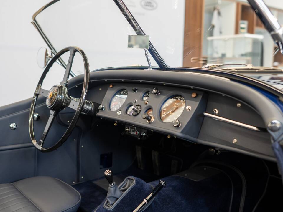 Immagine 57/62 di Jaguar XK 140 OTS (1954)
