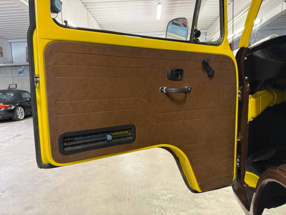 Image 4/19 of Volkswagen T2 Brasil Camper (1978)