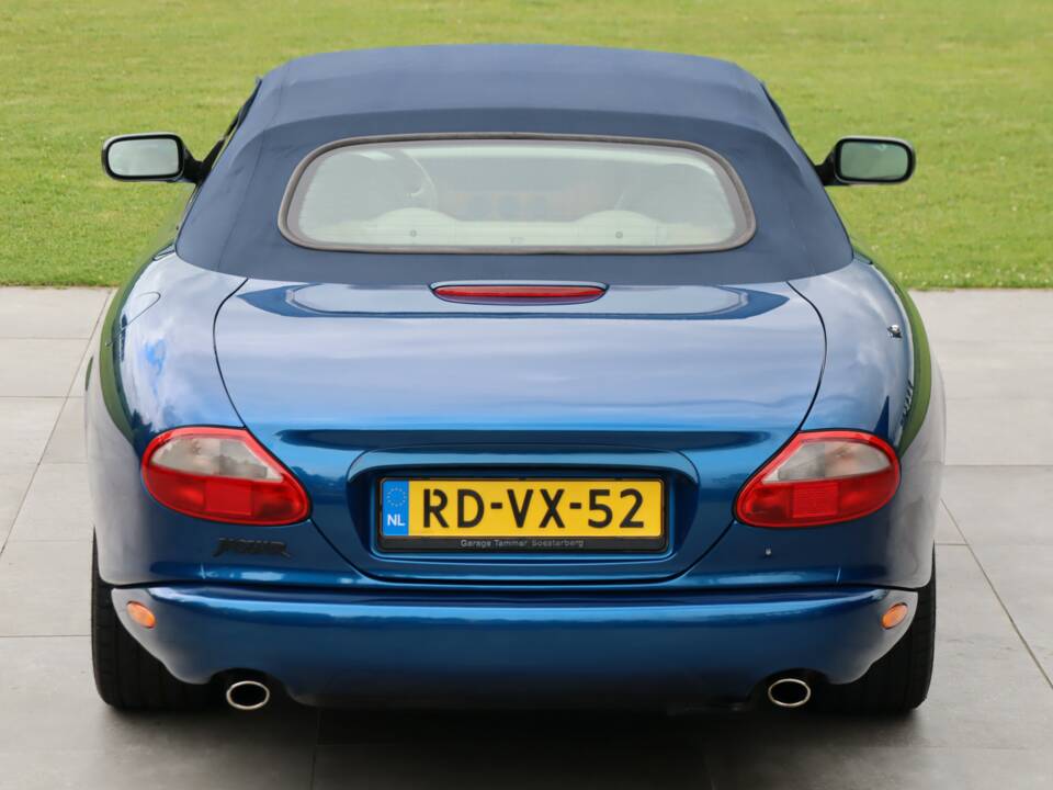 Image 36/50 de Jaguar XK8 4.0 (1997)