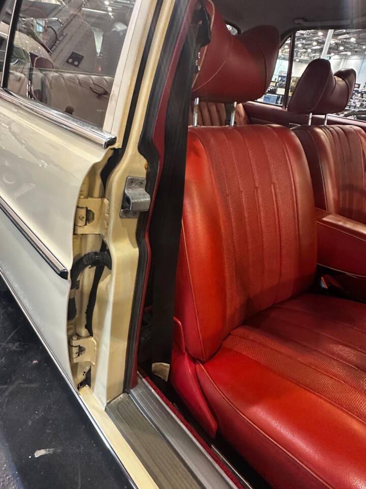 Image 16/21 of Mercedes-Benz 240 D 3,0 (1976)