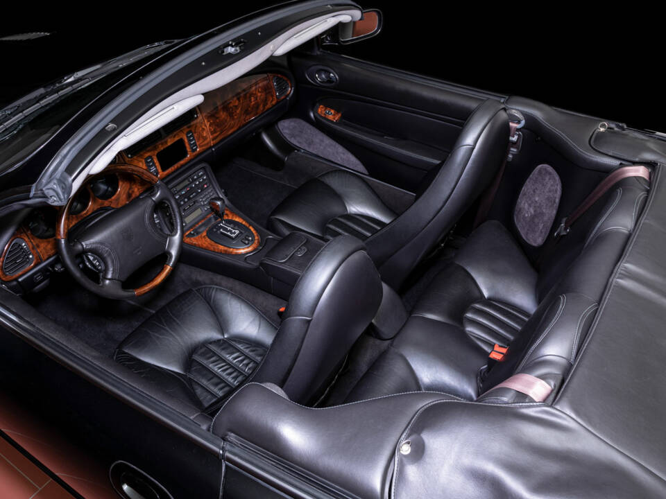 Immagine 5/8 di Jaguar XKR (2000)