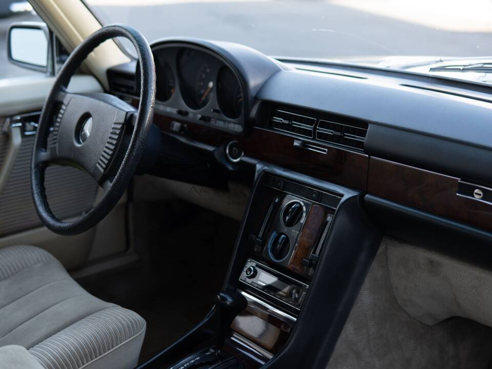 Image 10/30 of Mercedes-Benz 450 SEL 6,9 (1977)