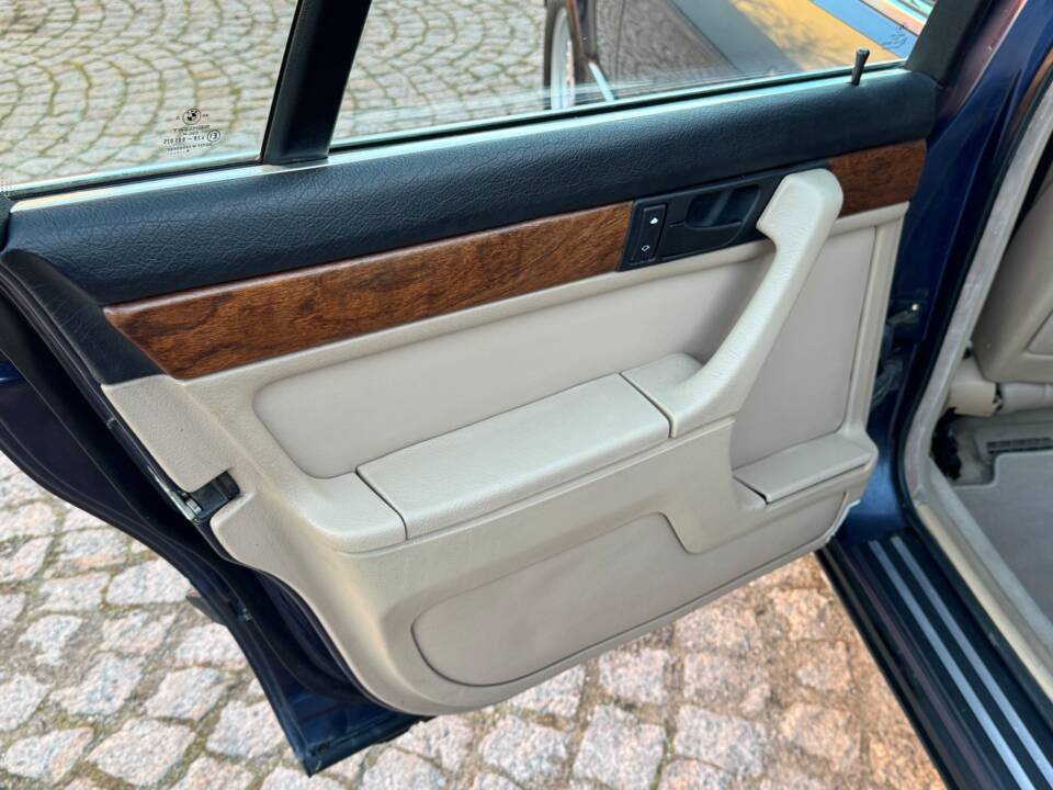 Immagine 19/99 di BMW 735i (1988)