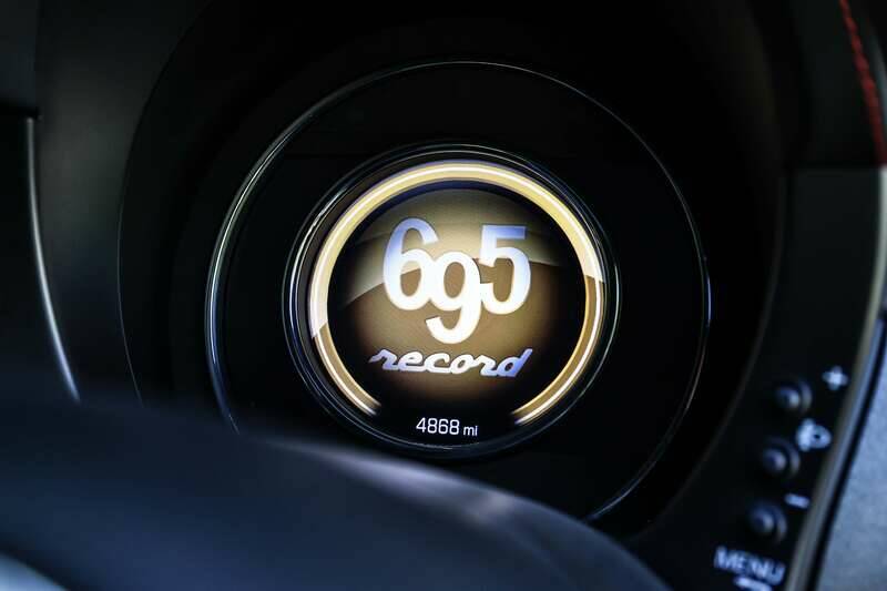 Immagine 15/41 di Abarth 695 Biposto (2006)