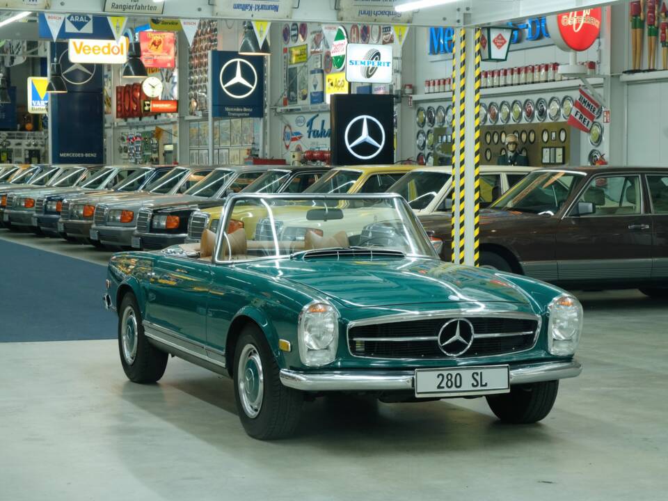 Image 18/50 de Mercedes-Benz 280 SL (1968)