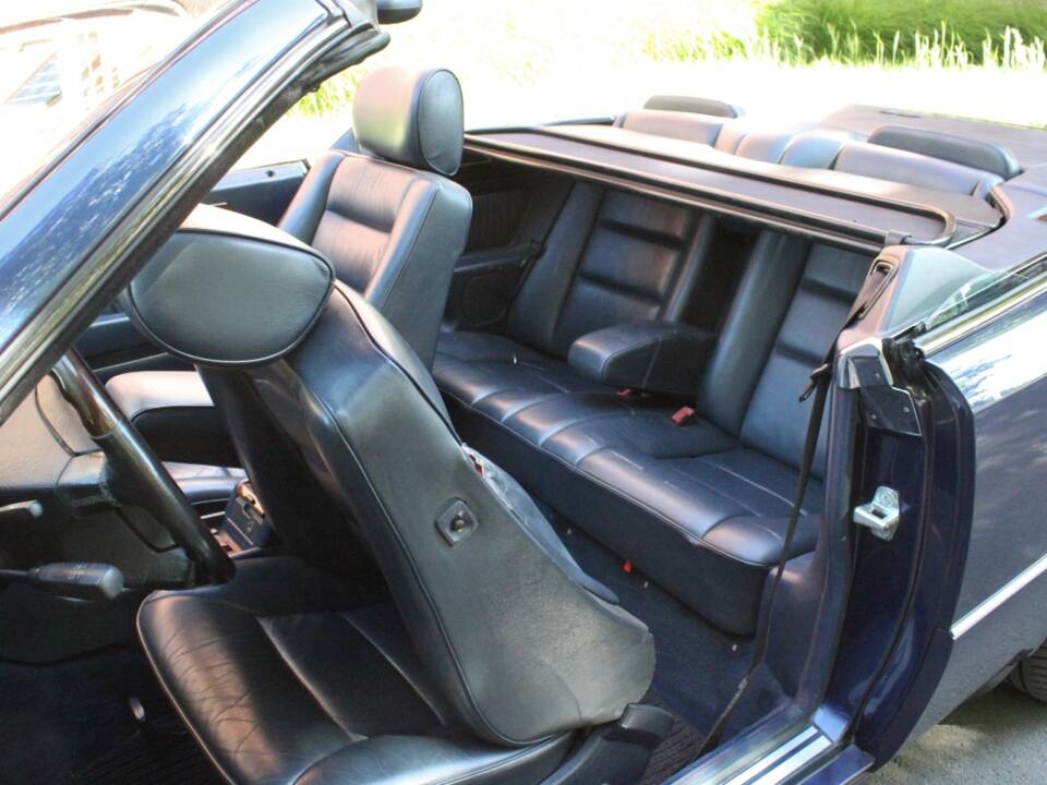 Image 16/21 of Mercedes-Benz E 320 (1995)