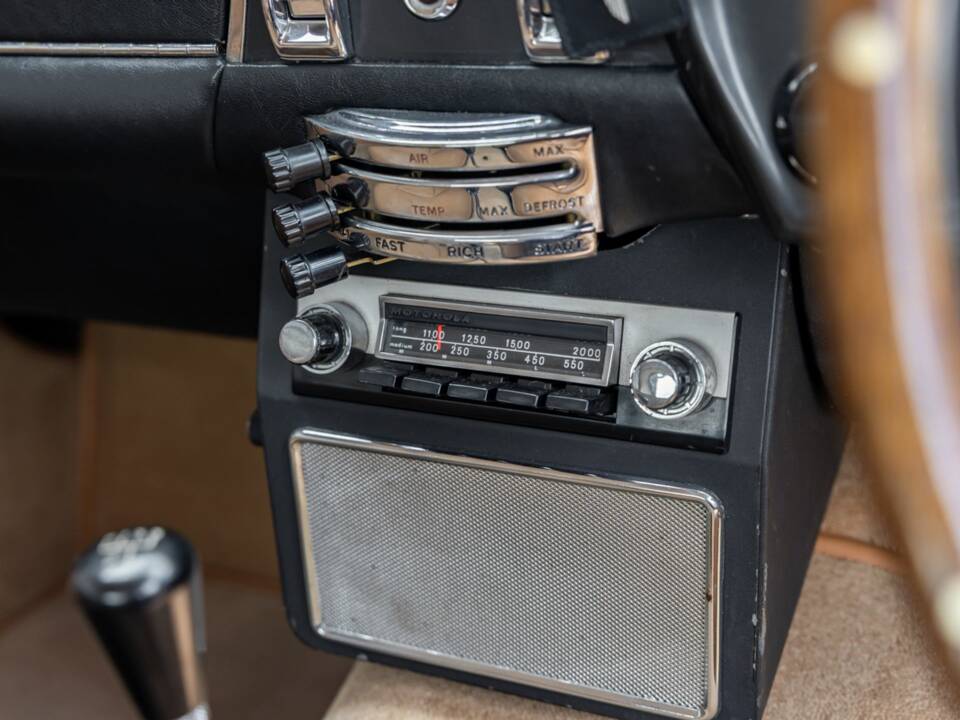 Bild 38/50 von Aston Martin DB 6 Vantage (1969)