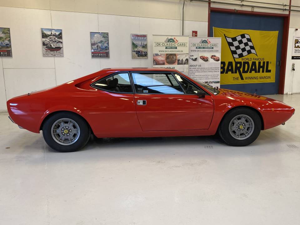 Image 5/50 de Ferrari 308 GT4 (1974)