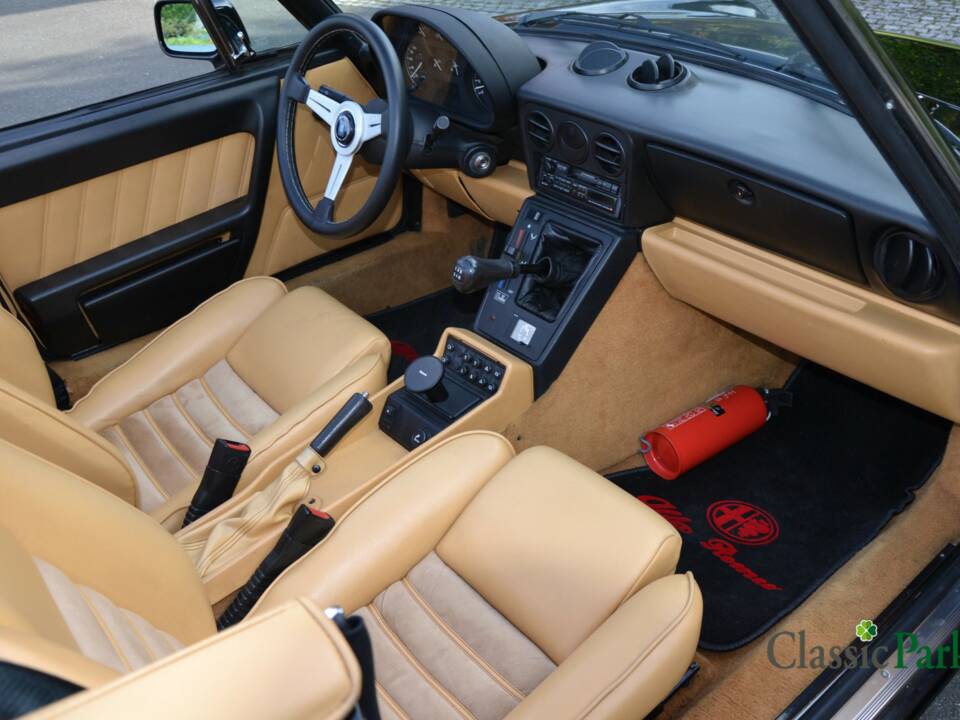 Image 30/50 of Alfa Romeo 2.0 Spider (1990)