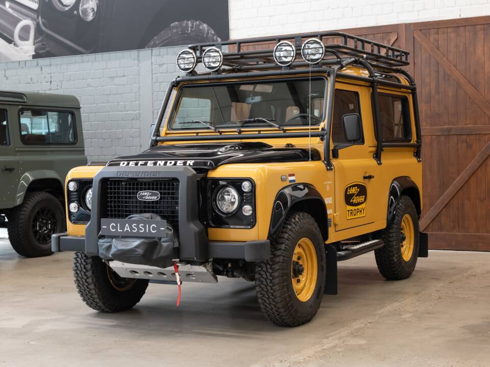 Image 4/47 of Land Rover Defender 90 Works V8 (2013)