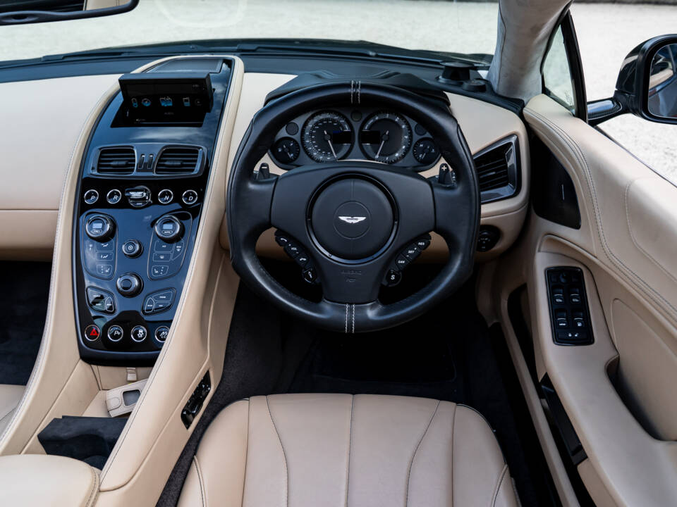 Image 28/35 of Aston Martin Vanquish (2017)