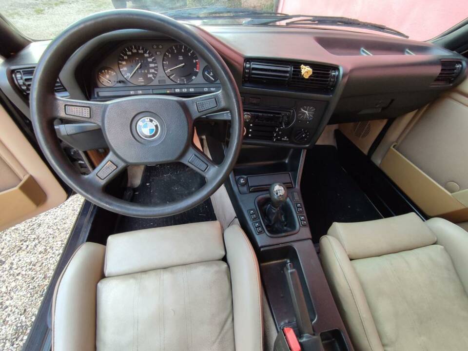 Imagen 6/9 de BMW 320i (1989)