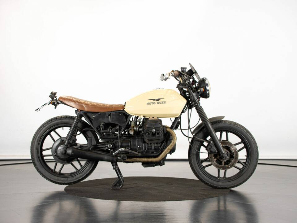 Image 5/50 of Moto Guzzi V 35 Imola II (1983)