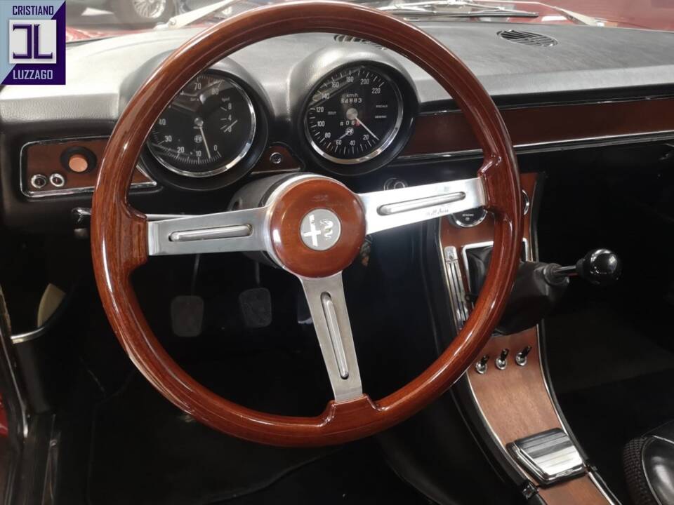 Image 26/51 de Alfa Romeo 1750 GT Veloce (1970)