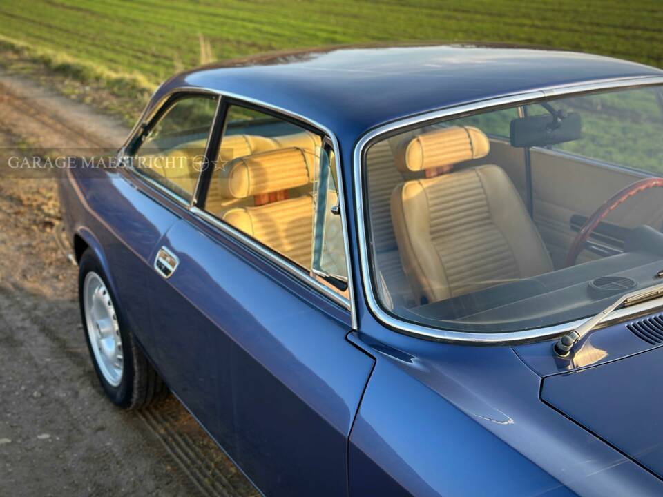 Afbeelding 6/99 van Alfa Romeo 2000 GT Veloce (1973)
