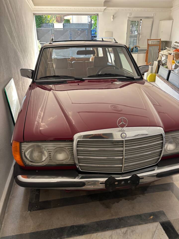 Bild 1/11 von Mercedes-Benz 300 TD (1979)