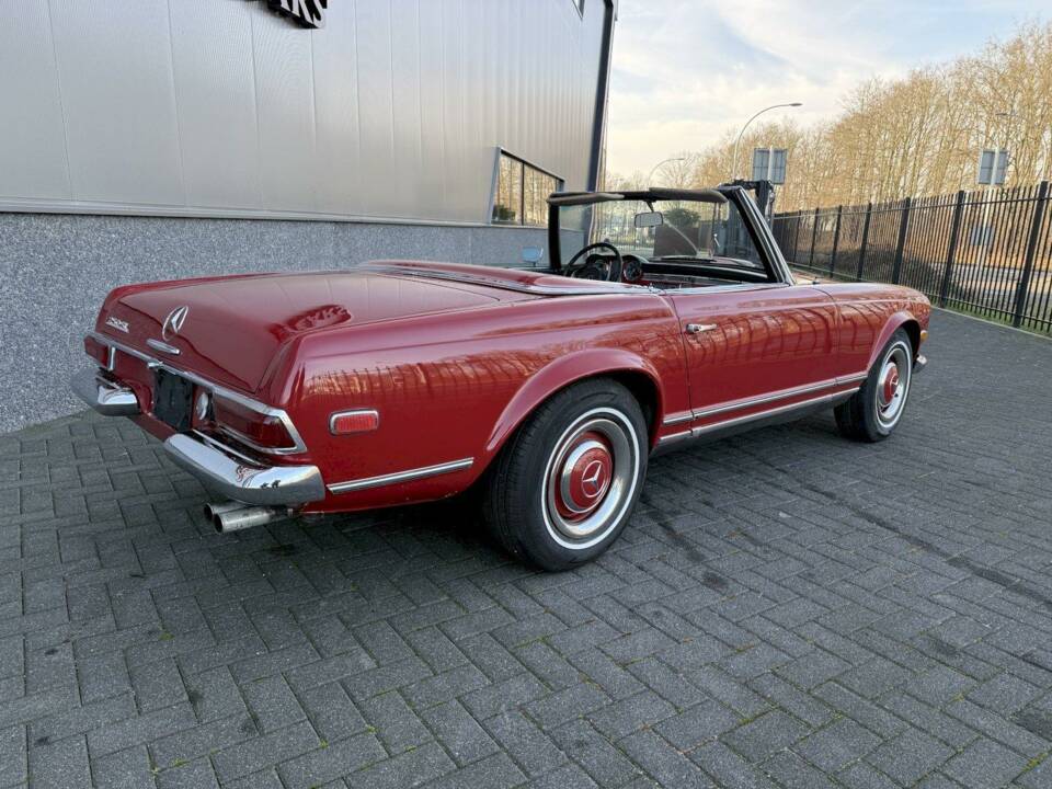 Image 7/36 of Mercedes-Benz 250 SL (1968)
