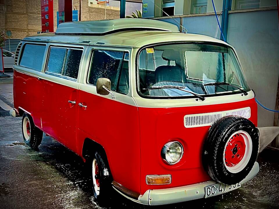 Image 8/12 of Volkswagen T2a minibus (1969)