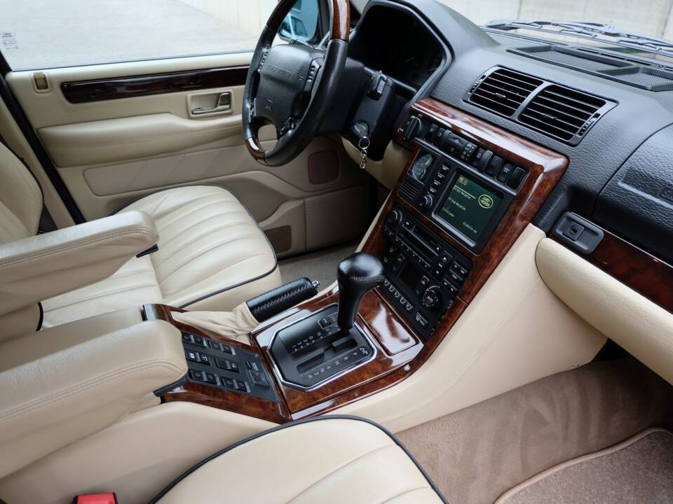 Afbeelding 24/95 van Land Rover Range Rover 4.6 Vogue (2002)