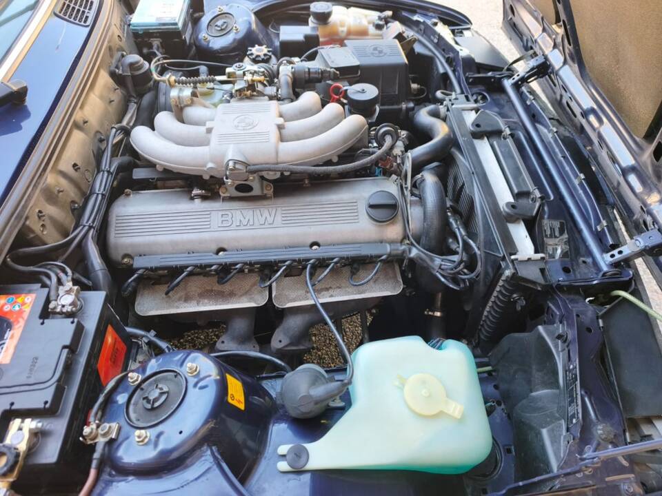 Afbeelding 19/26 van BMW 325i (1989)