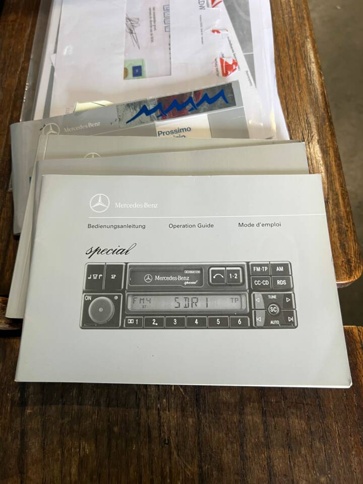 Bild 25/79 von Mercedes-Benz 200 CE (1993)