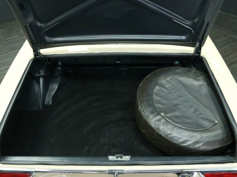 Image 34/50 of Mercedes-Benz 230 SL (1967)