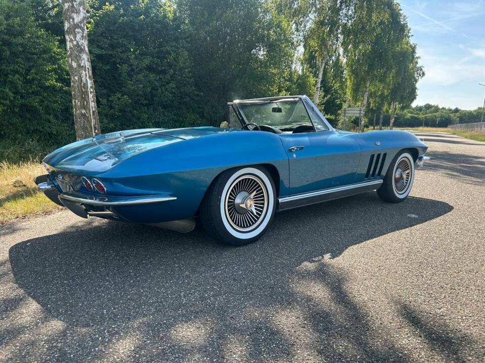 Image 8/8 of Chevrolet Corvette Sting Ray Convertible (1966)