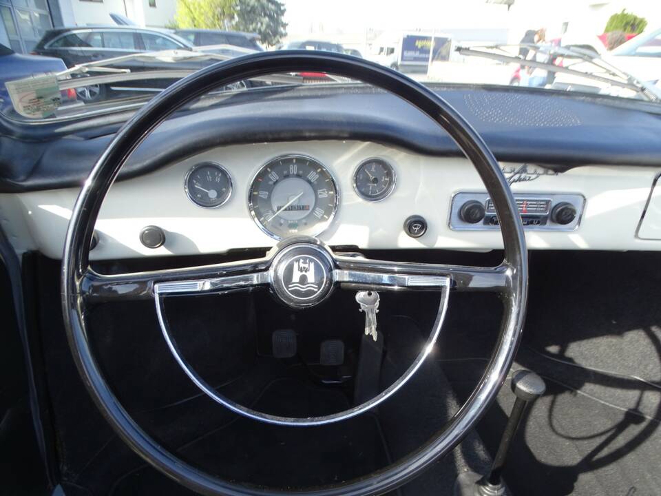 Image 15/26 de Volkswagen Karmann Ghia 1600 (1971)