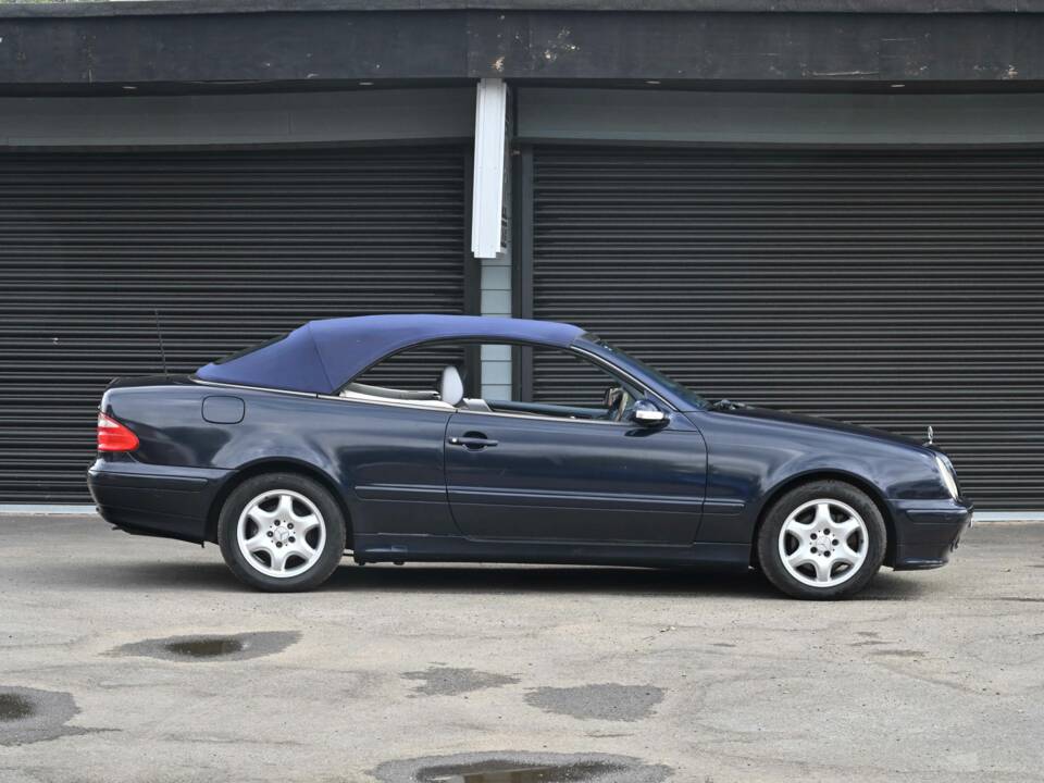 Image 13/50 of Mercedes-Benz CLK 230 Kompressor (2002)