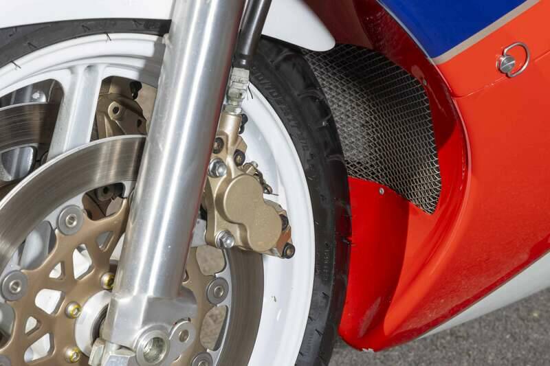 Bild 47/50 von Honda VFR 750R RC 30 (1989)