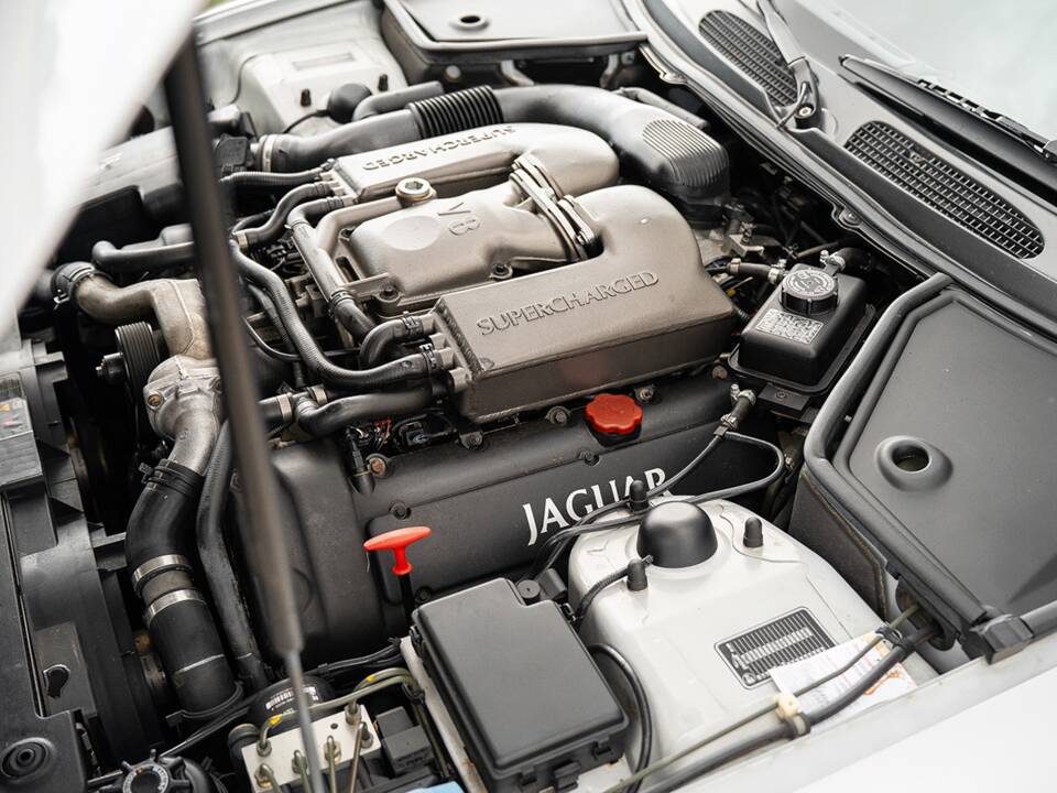 Bild 36/37 von Jaguar XKR (2001)