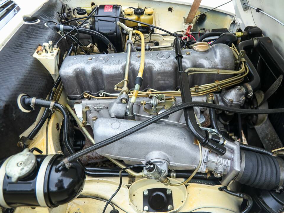Image 11/50 de Mercedes-Benz 280 SL (1971)