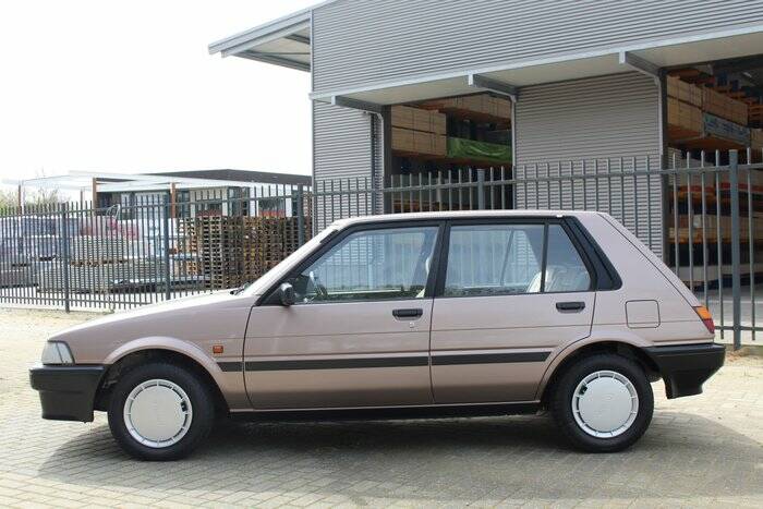 Image 3/7 de Toyota Corolla Compact (1985)