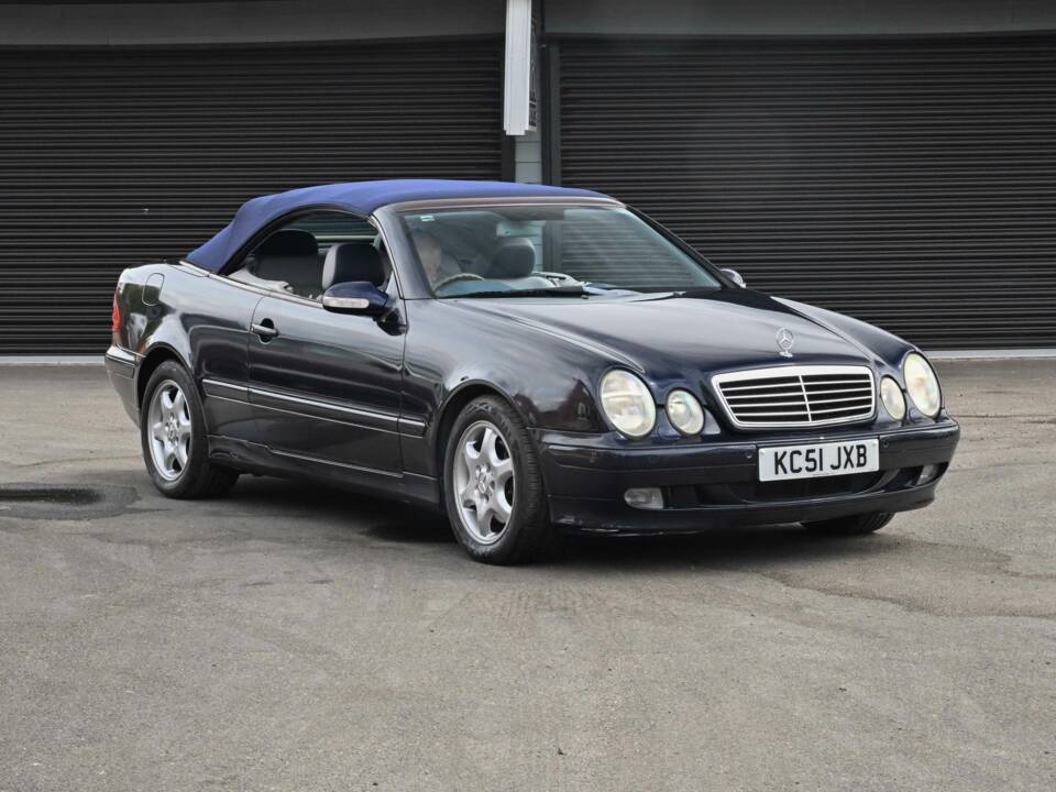 Image 11/50 of Mercedes-Benz CLK 230 Kompressor (2002)
