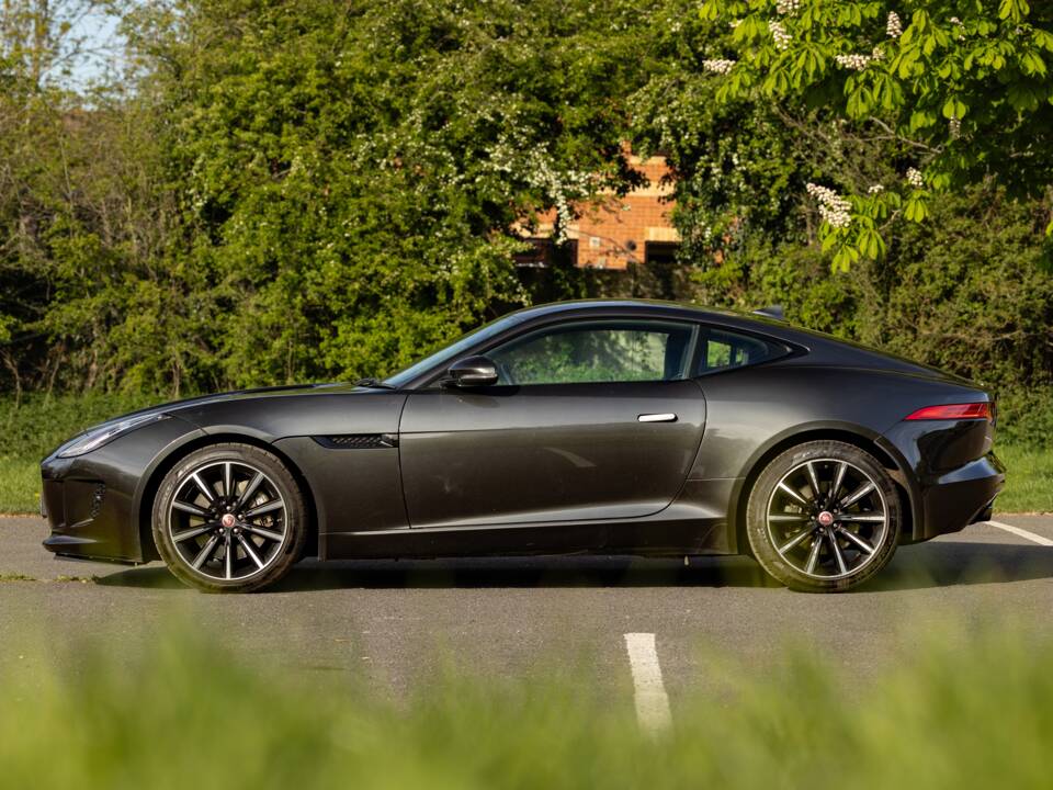 Image 30/45 of Jaguar F-Type (2016)