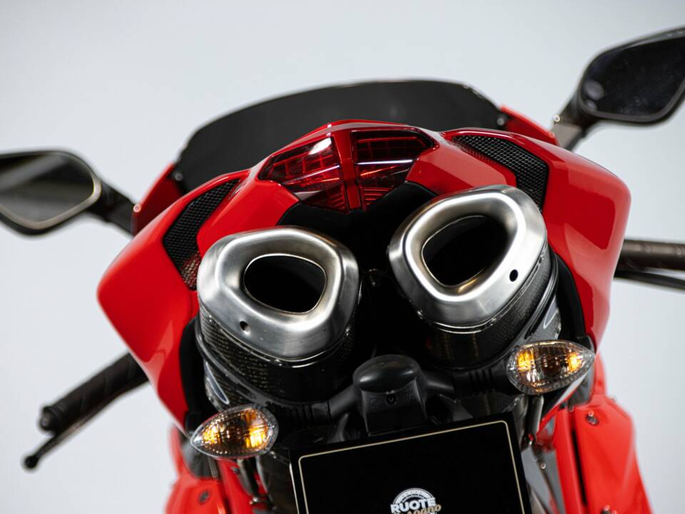 Immagine 18/50 di Ducati DUMMY (2011)