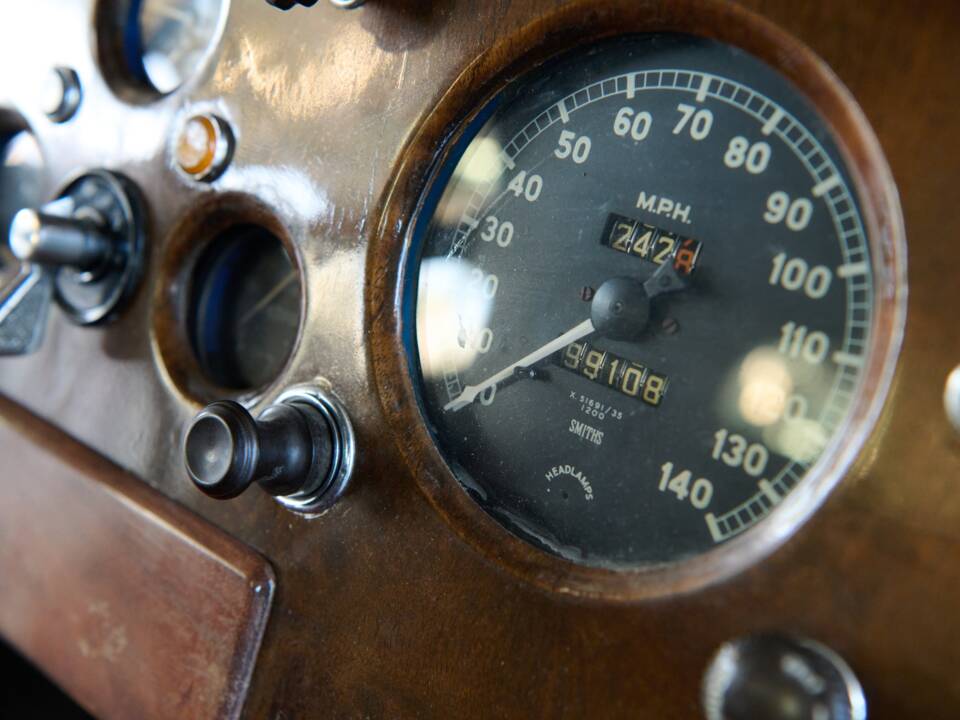 Image 38/48 of Jaguar XK 120 FHC (1954)