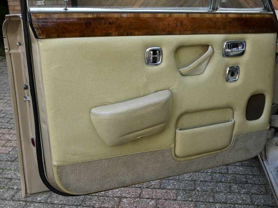 Image 32/50 of Rolls-Royce Silver Shadow II (1977)