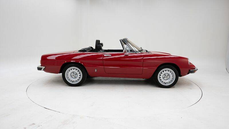 Image 9/15 of Alfa Romeo 2000 Spider Veloce (1981)