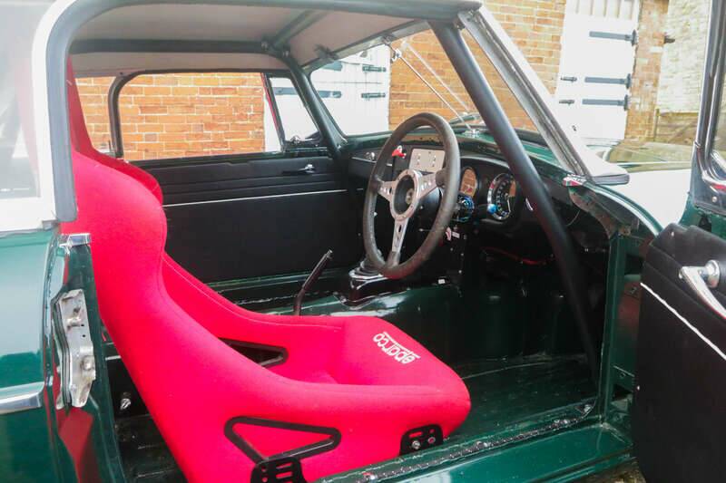 Image 2/50 of MG MGB GT (1965)