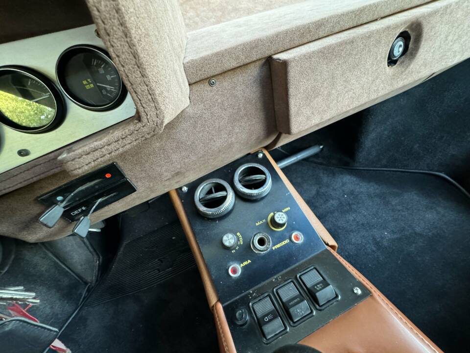 Image 19/45 of Lamborghini Countach LP 400 (1975)