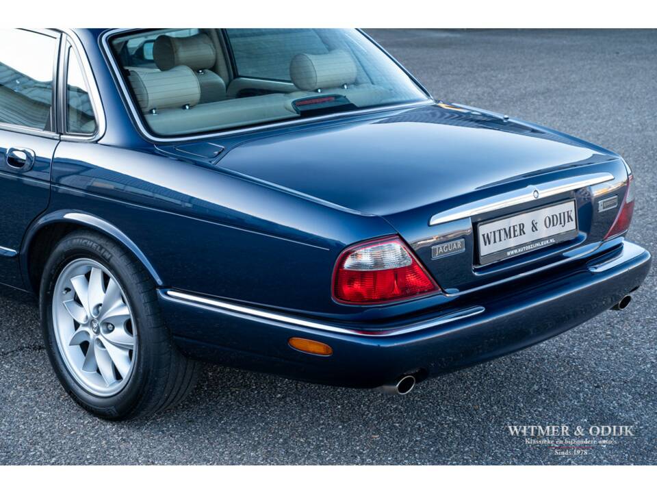 Bild 29/34 von Jaguar XJ 8 4.0 Executive (1999)