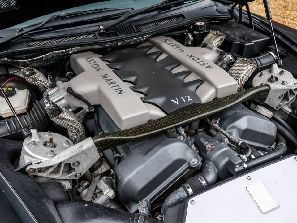 Image 12/19 of Aston Martin V12 Vanquish (2002)