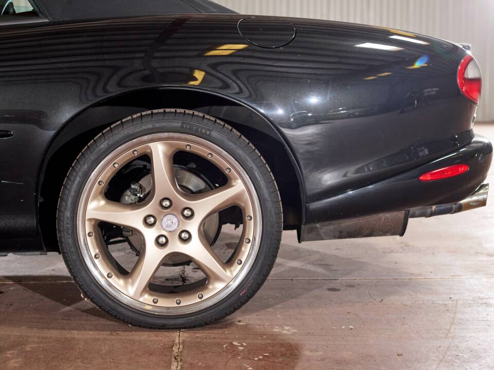 Bild 27/55 von Jaguar XKR (2000)