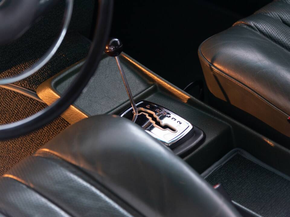 Image 32/38 of Mercedes-Benz 280 SE 3,5 (1970)