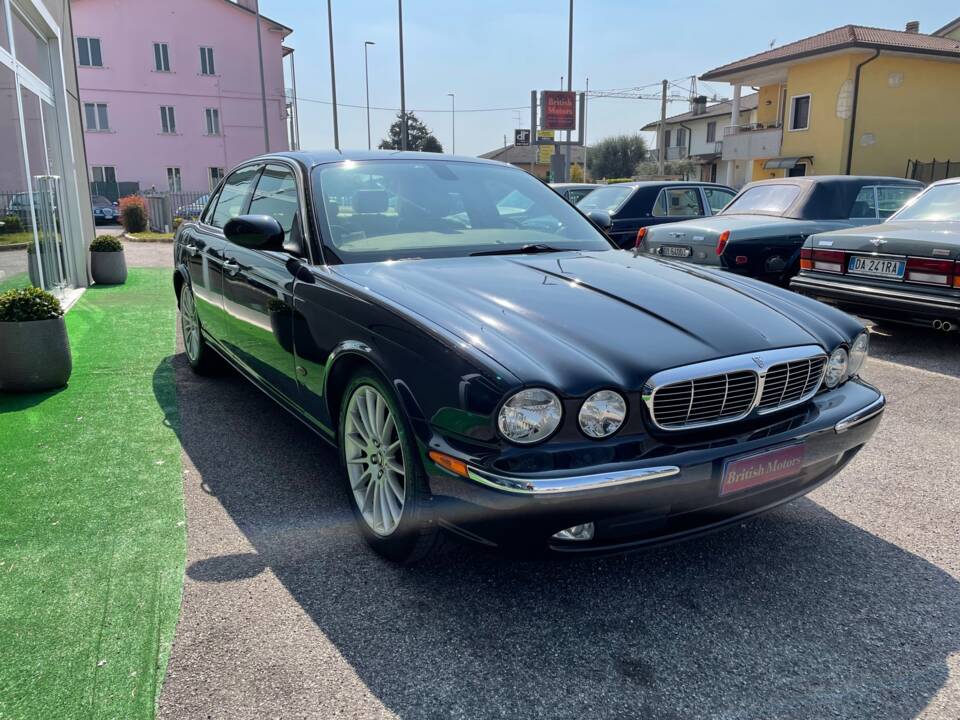 Image 7/19 de Jaguar XJ6 3.0 (2005)