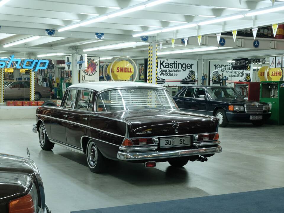 Image 8/50 of Mercedes-Benz 300 SE lang (1965)