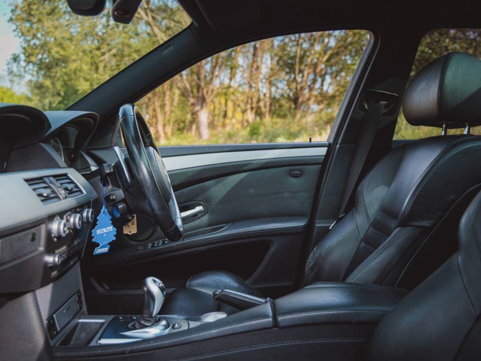 Immagine 20/35 di BMW M5 Touring (2007)